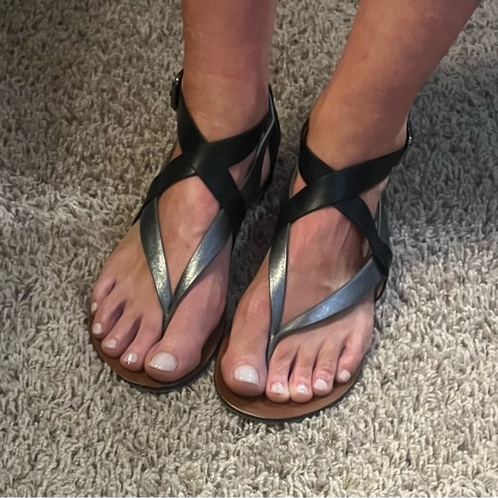 Vince Camuto Women's Black and Silver Strappy Leather Sandals - Casual Chic